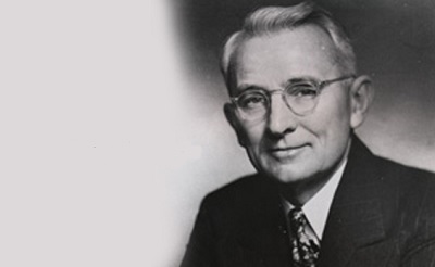 You are currently viewing 3 Dale Carnegie Books Everyone Needs to Read